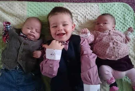 Wow, Di Inggris Ada Kembar Tiga Lahir Beda Dua Tahun