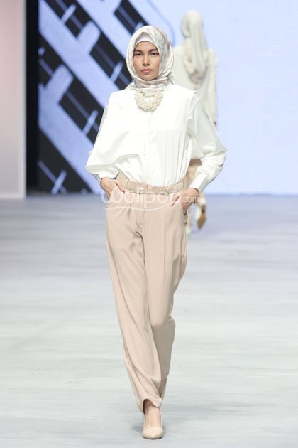 The Executive by Ria Miranda. Indonesia Fashion Week 2015 at Jakarta Convention Center. Senayan. Jakarta. [Foto: Mohammad Abduh/Wolipop]