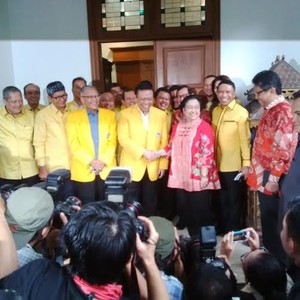 Agung Cs Daftarkan 377 Pengurus Golkar ke Kemenkum HAM