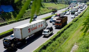 Tol JORR Lebih Panjang, Truk Datang dan Kemacetan Menghadang