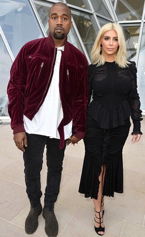 Pamer Foto Kim Tanpa Busana, Kanye West: Aku Sangat Beruntung