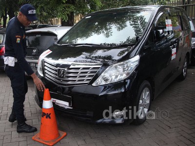 KPK Sita Alphard Sutan Bhatoegana
