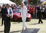 Pesona Charlize Theron Berbibir Merah