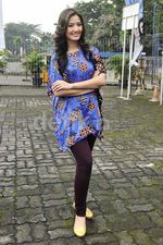 Rambut Emas-Hijau Asty Ananta