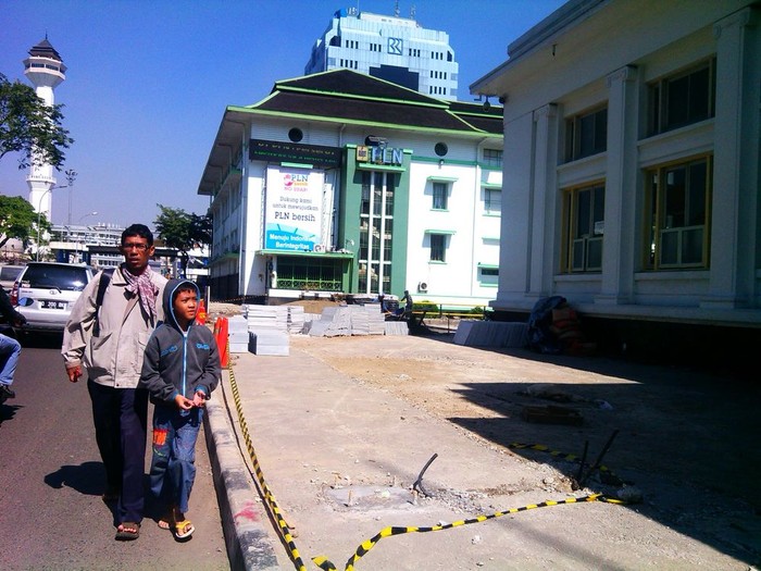 Jelang Peringatan KAA, Begini Wujud Cantik Trotoar Granit di Gedung Merdeka