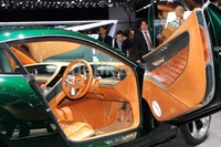 Mobil sport mewah ini akan mengusung mesin 4.000 cc V8 yang bertenaga sekitar 500 hp. Dengan tenaga sebesar itu, versi produksi EXP10 Speed 6 akan mampu melesat hingga 320 km/jam.