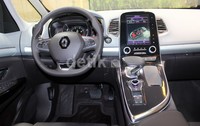     Biasanya D-Crossover diperuntukan untuk ASIA, dan akan menggantikan Koleos. Tapi Espace tidak untuk ASIA.     