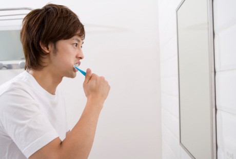 Begini Caranya Menyikat Gigi yang Benar Agar Gigi Tidak Abrasi