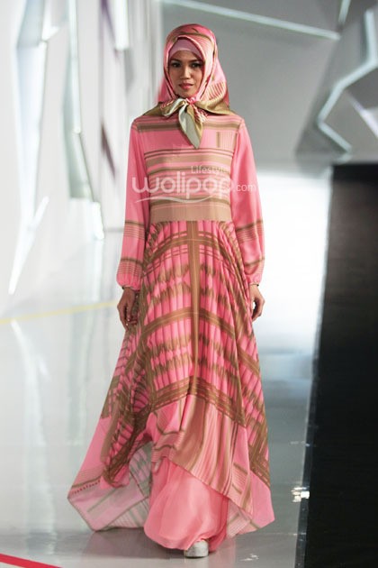 Moshaict by Itang Yunasz. Indonesia Fashion Week 2015 at Jakarta Convention Center. Senayan. Jakarta. [Foto: Mohammad Abduh/Wolipop]