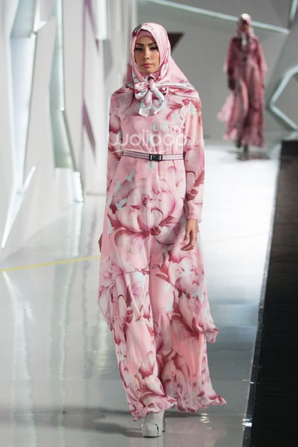 Moshaict by Itang Yunasz. Indonesia Fashion Week 2015 at Jakarta Convention Center. Senayan. Jakarta. [Foto: Mohammad Abduh/Wolipop]
