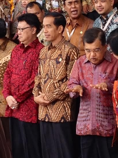 Akankah Jokowi Tendang Bola Panas dari Menkum HAM?
