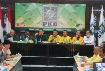 Agung Laksono Cs Sambangi Markas PKB, Cak Imin Lagi Umroh