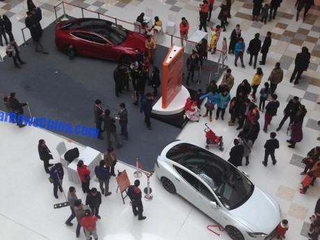 Anak 5 Tahun Menyalakan Mobil di Mal, Nabrak Seorang Bayi