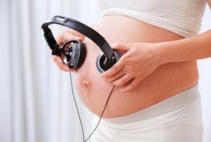 Mengapa Janin Dianjurkan untuk Didengarkan Musik Klasik?