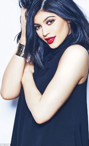 Kylie Jenner Pamer Gelang Cartier Mencapai Harga Rp 700 Jutaan