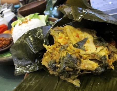 Ayam Pelalah dan Tum Ayam, Olahan Ayam Berbumbu yang Gurih Pedas