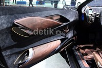 Seluruh bagian dashboard ditutupi dengan kulit berkualitas tinggi.