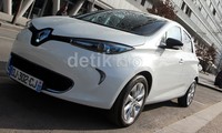 Biasanya mobil listrik tampilannnya terlihat aneh atau terlalu futuristik. Mobil listrik hatchback ini sangat tidak terlihat seperti mobil listrik. Malah terlihat seperti mobil biasa.