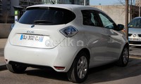 Berbagai teknologi mobil listrik Renault Zoe tidak bisa dipandang sebelah mata. Sebut saja Renault bisa menjanjikan kepada konsumennya menyediakan Wallbox 7kW Z.E yang akan disediakan di setiap rumah pengendara.