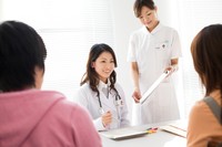 Butuh Diskusi Saat Periksa ke Dokter? Begini Aturan Mainnya