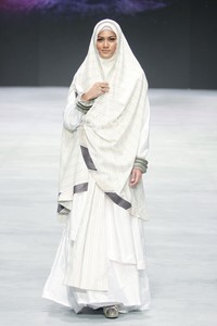 Irna Mutiara With Zelmira Miracle of The Sun. Indonesia Fashion Week 2015 at Jakarta Convention Center. Senayan. Jakarta. [Foto: Mohammad Abduh/Wolipop]