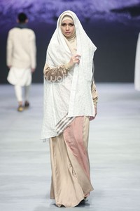 Irna Mutiara With Zelmira Miracle of The Sun. Indonesia Fashion Week 2015 at Jakarta Convention Center. Senayan. Jakarta. [Foto: Mohammad Abduh/Wolipop]