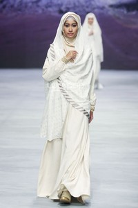 Irna Mutiara With Zelmira Miracle of The Sun. Indonesia Fashion Week 2015 at Jakarta Convention Center. Senayan. Jakarta. [Foto: Mohammad Abduh/Wolipop]