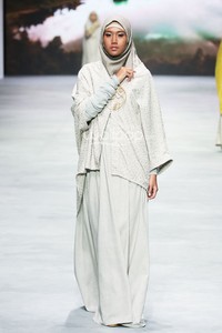 Irna Mutiara With Zelmira Miracle of The Sun. Indonesia Fashion Week 2015 at Jakarta Convention Center. Senayan. Jakarta. [Foto: Mohammad Abduh/Wolipop]