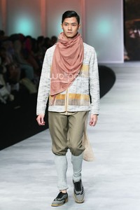 Irna Mutiara With Zelmira Miracle of The Sun. Indonesia Fashion Week 2015 at Jakarta Convention Center. Senayan. Jakarta. [Foto: Mohammad Abduh/Wolipop]