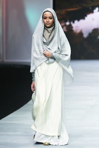 Irna Mutiara With Zelmira Miracle of The Sun. Indonesia Fashion Week 2015 at Jakarta Convention Center. Senayan. Jakarta. [Foto: Mohammad Abduh/Wolipop]