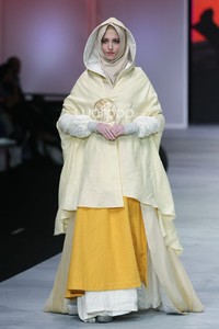 Irna Mutiara With Zelmira Miracle of The Sun. Indonesia Fashion Week 2015 at Jakarta Convention Center. Senayan. Jakarta. [Foto: Mohammad Abduh/Wolipop]