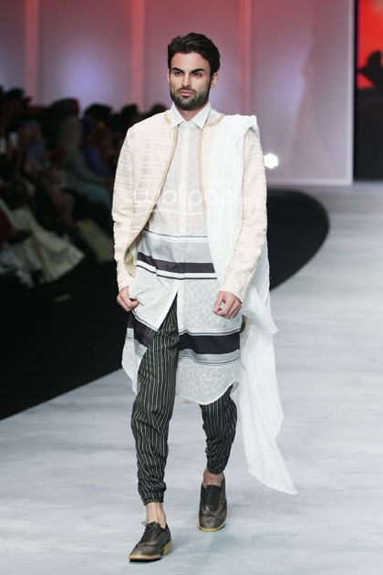 Irna Mutiara With Zelmira Miracle of The Sun. Indonesia Fashion Week 2015 at Jakarta Convention Center. Senayan. Jakarta. [Foto: Mohammad Abduh/Wolipop]