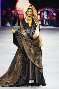 Irna Mutiara With Zelmira Miracle of The Sun. Indonesia Fashion Week 2015 at Jakarta Convention Center. Senayan. Jakarta. [Foto: Mohammad Abduh/Wolipop]