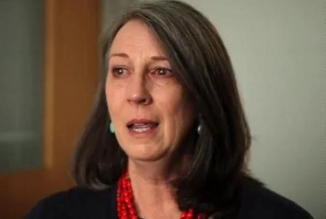 Ingin Sembuhkan Anak, Ibu Ini Terus Mencari Obatnya Sampai Jadi Doktor