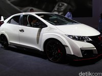 Semua fitur ini diberikan untuk mengembangkan fungsi, dan membuat mobil lebih aerodinamis, dengan tingkat kestabilan yang sangat tinggi saat melesat