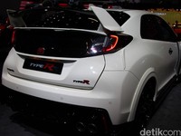 Mobil ini mengusung mesin Honda VTEC Turbo Earth Dreams Technology 2,000 cc empat silinder, berinjeksi langsung. Mesin ini menyemburkan tenaga hingga 310 PS pada 6.500 rpm dan torsi sebesar 400 Nm pada 2.500 rpm. Dengan tenaga sebesar itu, mobil ini mampu berakselerasi dari 0-100 km/jam hanya dalam tempo 5,7 detik.