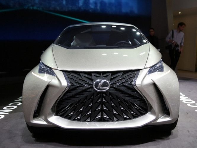 Mobil Perkotaan Lexus