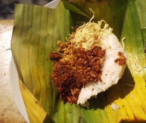 Nasi Jenggo, Nasi Berlauk Lengkap dengan Porsi Mungil