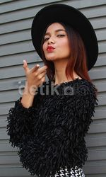 Syahrini dan Dash Berlin Intim Naik Jet Pribadi, Adik Ririn Ekawati Cantik Banget