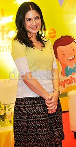 Pretty Mom! Manisnya Senyuman Dian Sastro