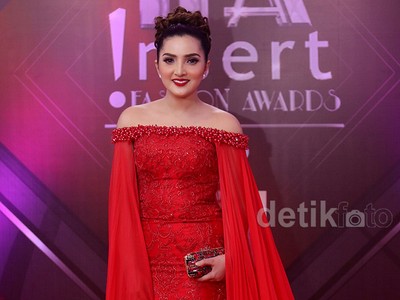 Ashanty Merah Mempesona di !nsert Fashion Award 2015