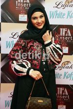 Zee Zee Shahab, Hijab dan Tas LV