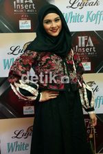Zee Zee Shahab, Hijab dan Tas LV