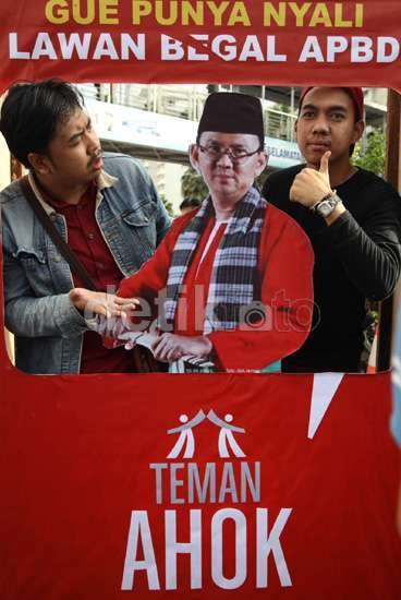 4 Momen Langka Saat Pak Ahok yang Keras Meminta Maaf