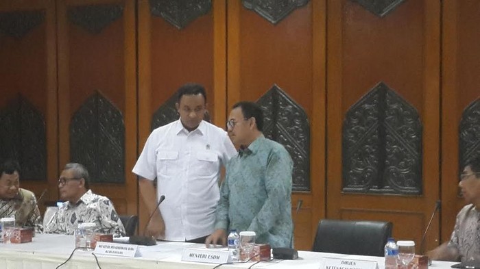 17.520 Sekolah Belum Dapat Listrik, Anies Baswedan Datangi Menteri ESDM