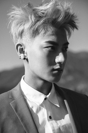 Tatapan Misterius Tao di Teaser Foto EXODUS