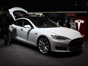 Tesla: Di Masa Depan, Mobil yang Disetir Manusia Dilarang Beredar