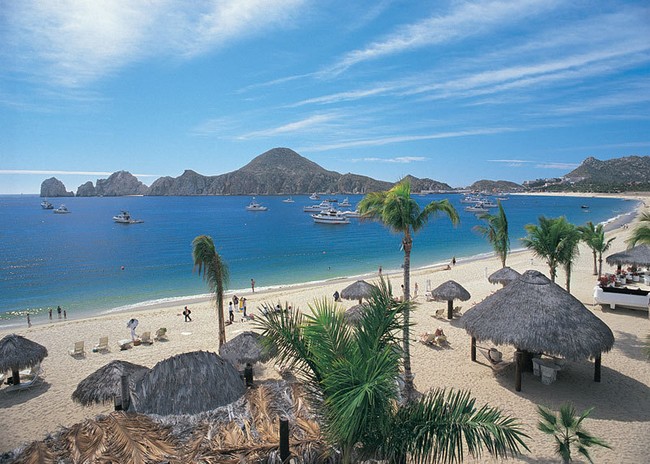 8 Pantai Tempat Liburan Favorit Seleb Hollywood (2)