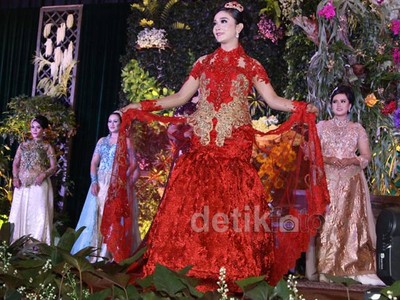 Cantiknya Wanita TNI Berbusana Pengantin