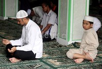 Ketua Komisi Pemberantasan Korupsi nonaktif Abraham Samad jarang muncul ke publik setelah ditetapkan sebagai tersangka kasus dugaan pemalsuan dokumen.